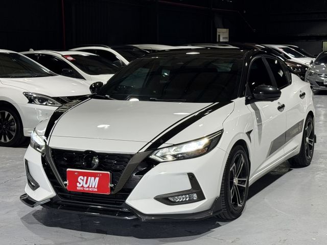 1.6GS 尊爵智駕版 遙控啟動 全車空套 鴨尾 四出管 鋁圈 卡鉗 ACC 環景 導航 卡夢飾板 摸門  第1張相片