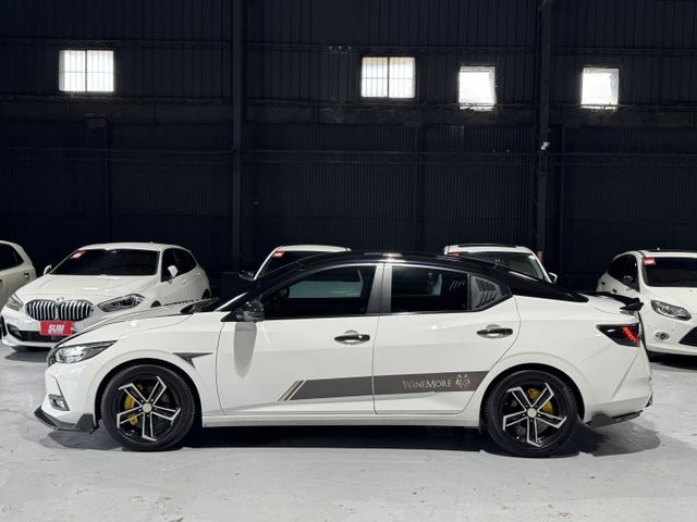 1.6GS 尊爵智駕版 遙控啟動 全車空套 鴨尾 四出管 鋁圈 卡鉗 ACC 環景 導航 卡夢飾板 摸門  第3張相片