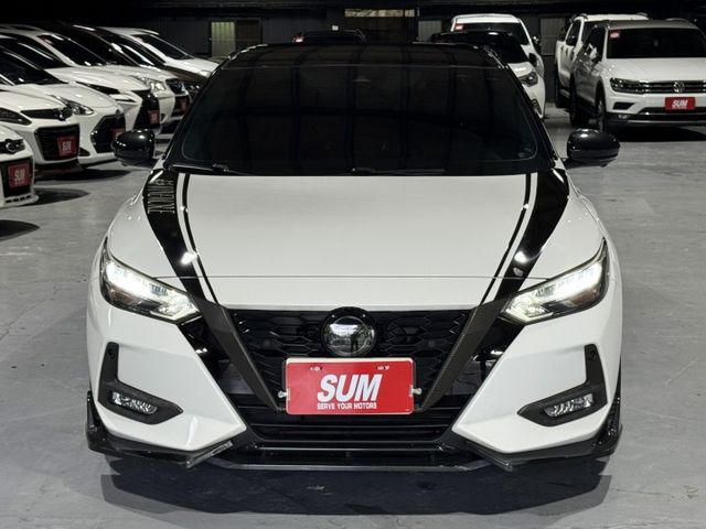 1.6GS 尊爵智駕版 遙控啟動 全車空套 鴨尾 四出管 鋁圈 卡鉗 ACC 環景 導航 卡夢飾板 摸門  第4張相片