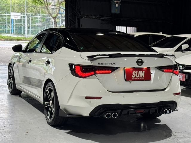 1.6GS 尊爵智駕版 遙控啟動 全車空套 鴨尾 四出管 鋁圈 卡鉗 ACC 環景 導航 卡夢飾板 摸門  第6張相片