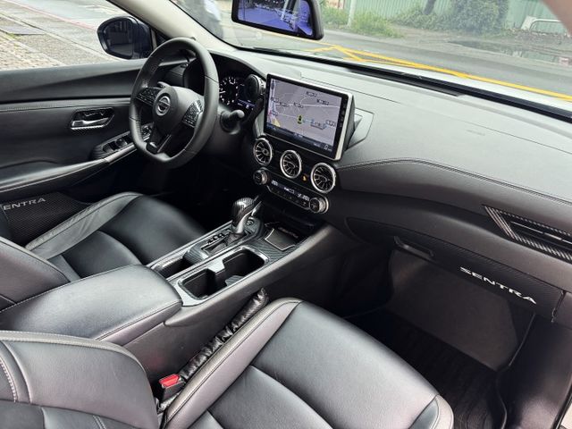 1.6GS 尊爵智駕版 遙控啟動 全車空套 鴨尾 四出管 鋁圈 卡鉗 ACC 環景 導航 卡夢飾板 摸門  第8張相片