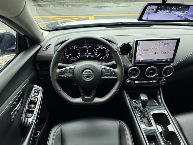 1.6GS 尊爵智駕版 遙控啟動 全車空套 鴨尾 四出管 鋁圈 卡鉗 ACC 環景 導航 卡夢飾板 摸門  第10張相片