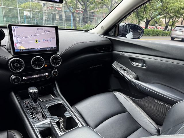 1.6GS 尊爵智駕版 遙控啟動 全車空套 鴨尾 四出管 鋁圈 卡鉗 ACC 環景 導航 卡夢飾板 摸門  第14張相片