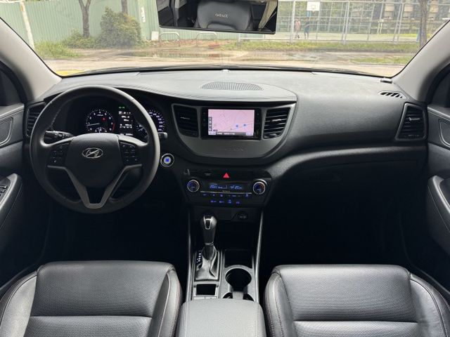 1.6渦輪 頂級旗艦 空套 全景 側踏 雙出管 電尾門 環景 I-KEY 6安 導航 顯影 盲點 摸門 電動椅  第2張相片