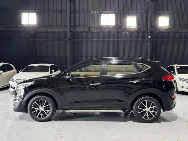 1.6渦輪 頂級旗艦 空套 全景 側踏 雙出管 電尾門 環景 I-KEY 6安 導航 顯影 盲點 摸門 電動椅  第3張相片