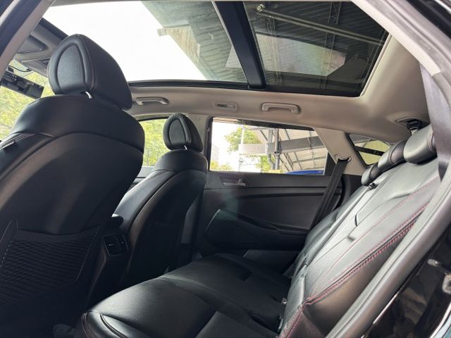 1.6渦輪 頂級旗艦 空套 全景 側踏 雙出管 電尾門 環景 I-KEY 6安 導航 顯影 盲點 摸門 電動椅  第9張相片