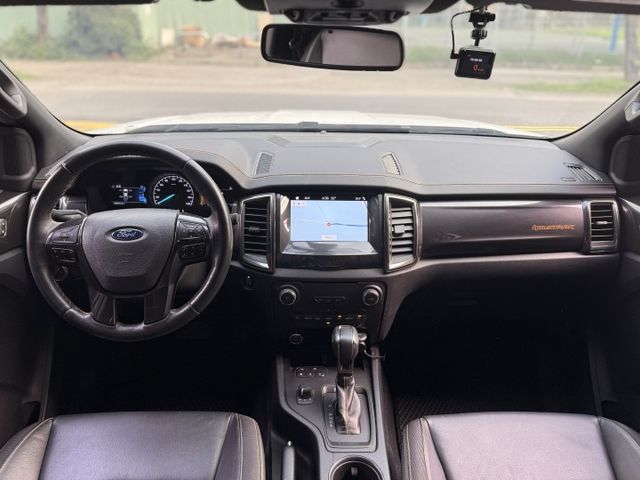 2.0 渦輪 4WD 定速 行車紀錄器 霸氣水箱罩 電動座椅 I-KEY 摸門 6安 導航 顯影 循跡 方控 HID  第3張相片