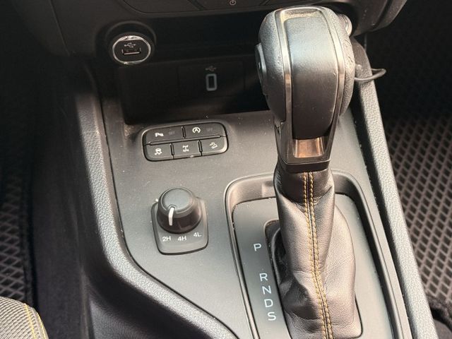 2.0 渦輪 4WD 定速 行車紀錄器 霸氣水箱罩 電動座椅 I-KEY 摸門 6安 導航 顯影 循跡 方控 HID  第10張相片