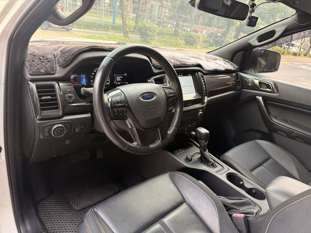 2.0 渦輪 4WD 定速 行車紀錄器 霸氣水箱罩 電動座椅 I-KEY 摸門 6安 導航 顯影 循跡 方控 HID  第11張相片