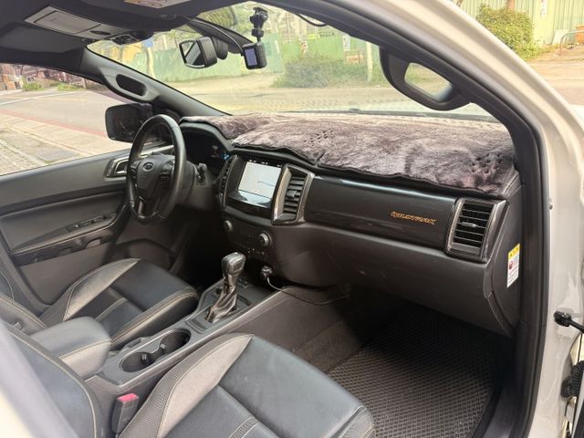 2.0 渦輪 4WD 定速 行車紀錄器 霸氣水箱罩 電動座椅 I-KEY 摸門 6安 導航 顯影 循跡 方控 HID  第13張相片