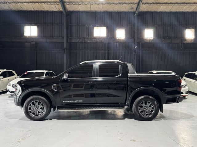 2.0渦輪 全新大改款 頂級旗艦 大螢幕 環景 LED日行燈 ACC 車偏 導航 I-KEY 盲點 電動椅 4WD  第3張相片