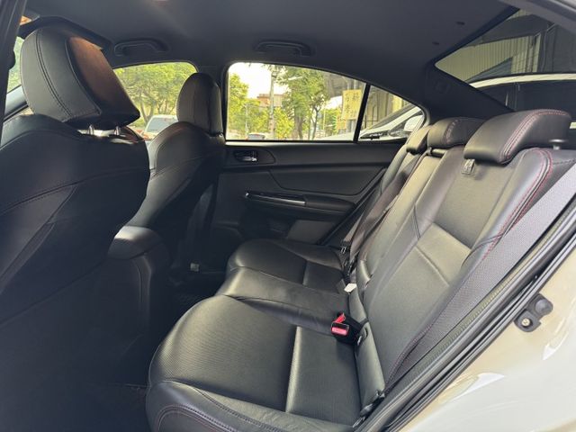 2.0渦輪 4WD 運動版 ACC小改款 空套 尾翼 9安 18圈 盲點 摸門 四出管 恆溫 方控 快撥 LED  第10張相片