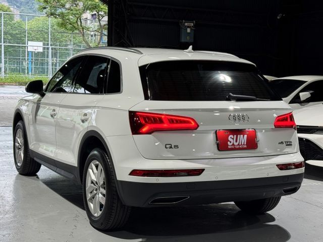 2.0渦輪 45 TFSI 液晶螢幕 I-KEY 6安 電尾門 摸門 導航 顯影 前後行車器 方控 快撥 雙電動椅  第6張相片