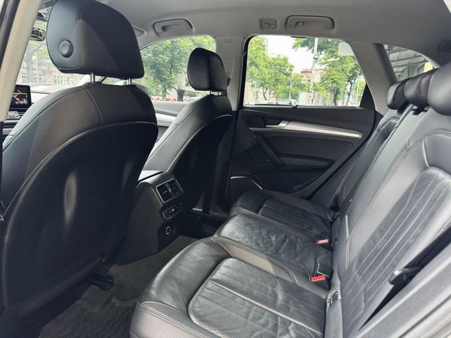 2.0渦輪 45 TFSI 液晶螢幕 I-KEY 6安 電尾門 摸門 導航 顯影 前後行車器 方控 快撥 雙電動椅  第9張相片