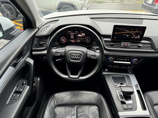 2.0渦輪 45 TFSI 液晶螢幕 I-KEY 6安 電尾門 摸門 導航 顯影 前後行車器 方控 快撥 雙電動椅  第10張相片