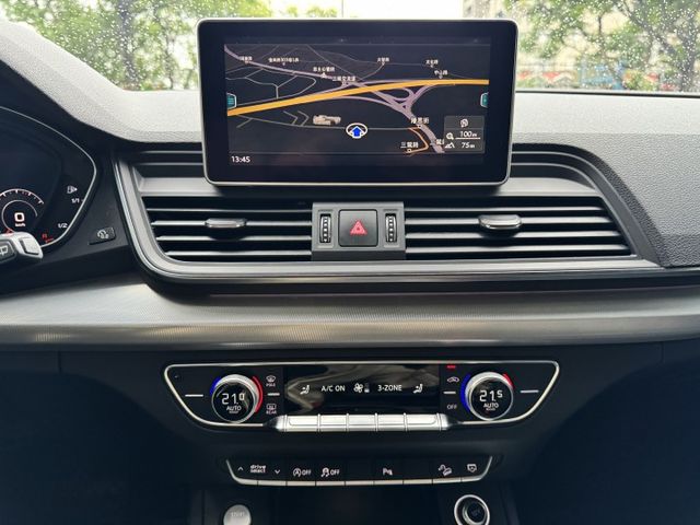 2.0渦輪 45 TFSI 液晶螢幕 I-KEY 6安 電尾門 摸門 導航 顯影 前後行車器 方控 快撥 雙電動椅  第11張相片