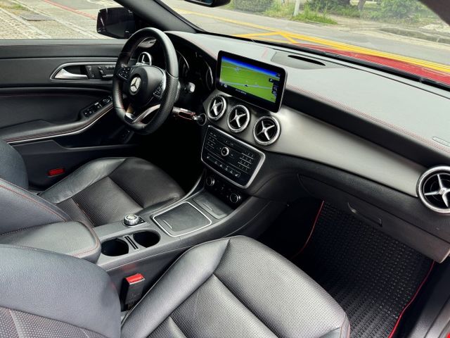 CLA250 2.0渦輪 總代理 PLUS 全景 AMG 大安卓機 環景 平盤 雙電動椅 18夜色圈 空套 鴨尾 H/K  第9張相片