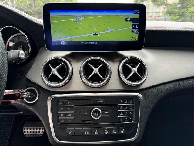 CLA250 2.0渦輪 總代理 PLUS 全景 AMG 大安卓機 環景 平盤 雙電動椅 18夜色圈 空套 鴨尾 H/K  第10張相片