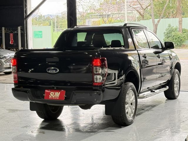 3.2 渦輪 4WD 6安 定速 方控 側踏板 行李架 電動座椅ABS 恆溫  循跡 皮椅 18吋鋁圈 黑內裝  第5張相片