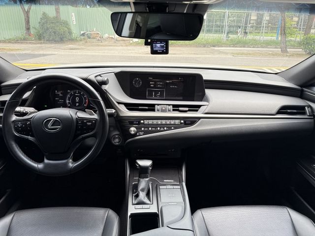 2.0汽油 新型小改款 天窗 行車 ACC 環景 I-KEY 9安 盲點 摸門 方控 快撥 雙電動電熱座椅 車偏  第2張相片