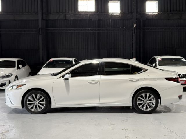 2.0汽油 新型小改款 天窗 行車 ACC 環景 I-KEY 9安 盲點 摸門 方控 快撥 雙電動電熱座椅 車偏  第3張相片