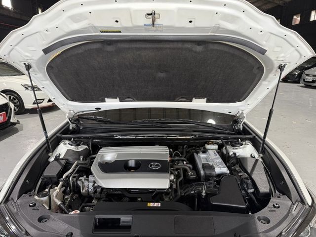 2.0汽油 新型小改款 天窗 行車 ACC 環景 I-KEY 9安 盲點 摸門 方控 快撥 雙電動電熱座椅 車偏  第7張相片