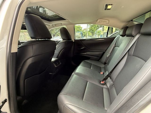 2.0汽油 新型小改款 天窗 行車 ACC 環景 I-KEY 9安 盲點 摸門 方控 快撥 雙電動電熱座椅 車偏  第12張相片