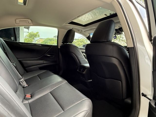 2.0汽油 新型小改款 天窗 行車 ACC 環景 I-KEY 9安 盲點 摸門 方控 快撥 雙電動電熱座椅 車偏  第14張相片