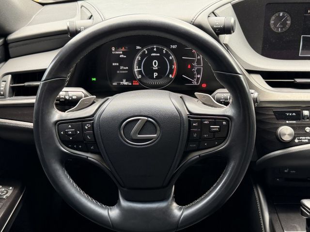 2.0汽油 新型小改款 天窗 行車 ACC 環景 I-KEY 9安 盲點 摸門 方控 快撥 雙電動電熱座椅 車偏  第15張相片