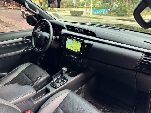 2.8 渦輪 4WD 環景 ACC 氣氛燈 高蓋後車廂 導航 I-KEY 通風椅 9安 電動座椅 車道偏移 行車器  第3張相片