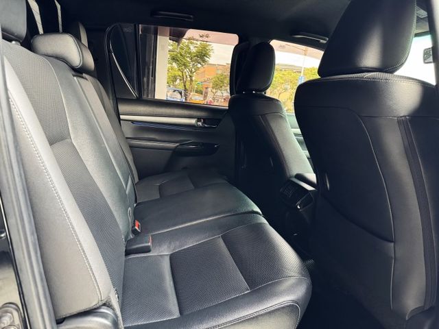 2.8 渦輪 4WD 環景 ACC 氣氛燈 高蓋後車廂 導航 I-KEY 通風椅 9安 電動座椅 車道偏移 行車器  第4張相片