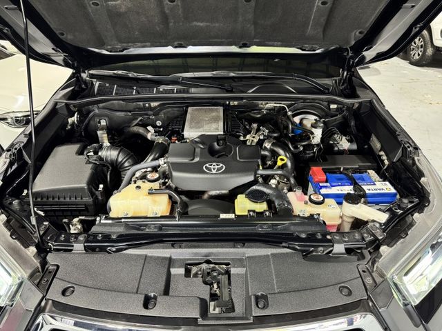 2.8 渦輪 4WD 環景 ACC 氣氛燈 高蓋後車廂 導航 I-KEY 通風椅 9安 電動座椅 車道偏移 行車器  第11張相片