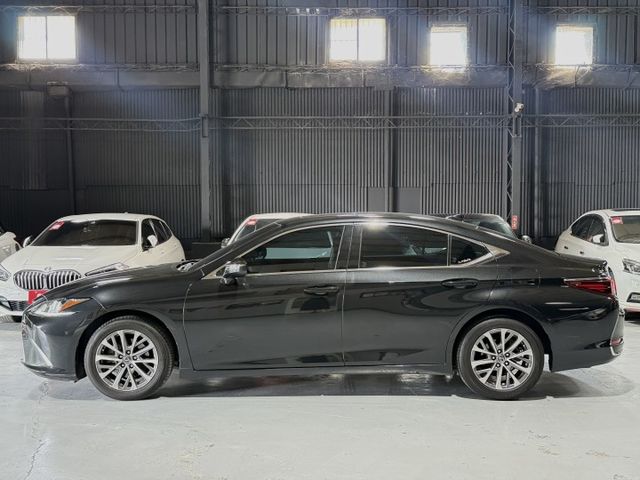 2.0 汽油版 新型小改款 天窗 ACC 環景 盲點 I-KEY 12安 行車紀錄器 雙電動椅 雙電熱座椅 車偏 車偏  第3張相片