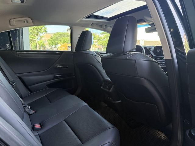 2.0 汽油版 新型小改款 天窗 ACC 環景 盲點 I-KEY 12安 行車紀錄器 雙電動椅 雙電熱座椅 車偏 車偏  第11張相片