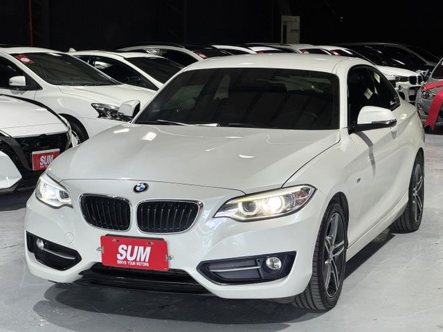 220i 2.0sport 雙門 coupe I-KEY 6安 方控 雙電動記憶椅 HID魚眼光圈 導航 顯影 車距警示  第1張相片