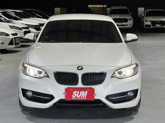 220i 2.0sport 雙門 coupe I-KEY 6安 方控 雙電動記憶椅 HID魚眼光圈 導航 顯影 車距警示  第4張相片