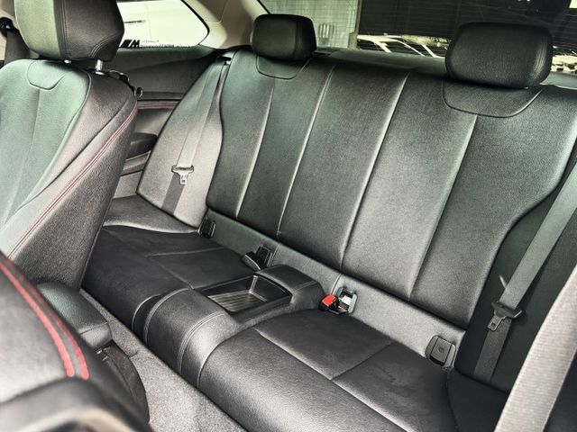 220i 2.0sport 雙門 coupe I-KEY 6安 方控 雙電動記憶椅 HID魚眼光圈 導航 顯影 車距警示  第10張相片