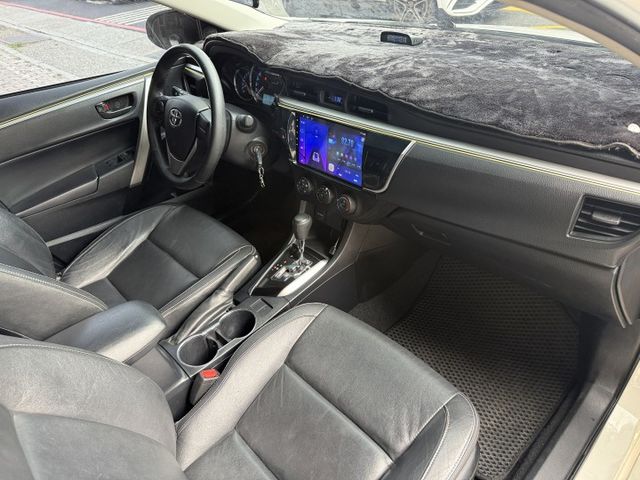 1.8精裝版 Z版空套 Z版18吋鋁圈 大安卓機 CarPlay 導航 顯影 胎壓 雙安 避震 水箱罩 全車氣氛燈  第11張相片