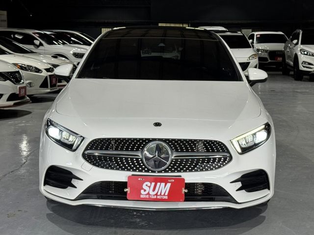 2.0渦輪 全新大改款 AMG運動版 全車空套 全景 8安 雙液晶螢幕 導航 顯影 I-KEY 雙電動椅 方控  第4張相片