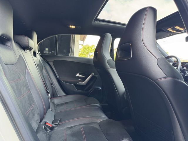 2.0渦輪 全新大改款 AMG運動版 全車空套 全景 8安 雙液晶螢幕 導航 顯影 I-KEY 雙電動椅 方控  第9張相片