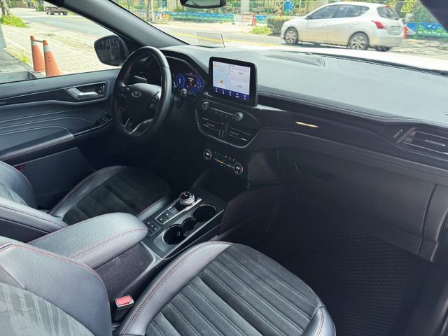2.0 渦輪 4WD 旗艦 環景 運動版 空套 賽車椅 全景 I-KEY 腳踢電尾門 6安 電動椅 ACC 19圈  第7張相片