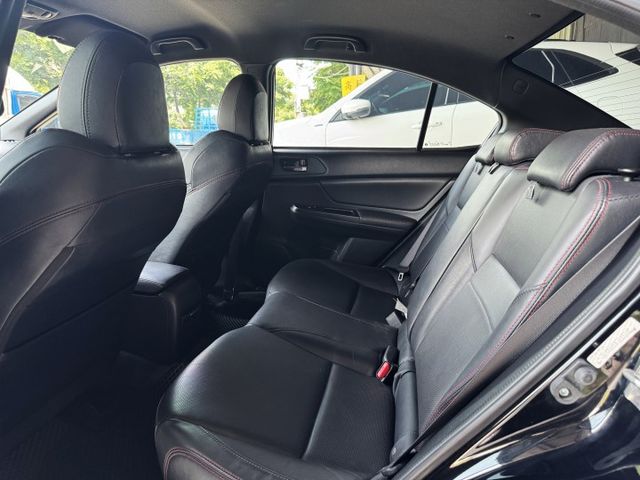 2.0渦輪 4WD 運動版 空套 尾翼 I-KEY 9安 大安卓機 導航 顯影 快撥 電動椅 方控 摸門 定速  第8張相片