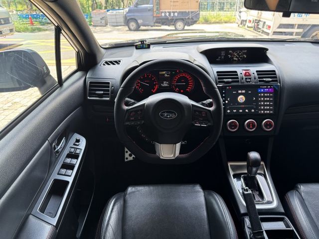 2.0渦輪 4WD 運動版 空套 尾翼 I-KEY 9安 大安卓機 導航 顯影 快撥 電動椅 方控 摸門 定速  第13張相片