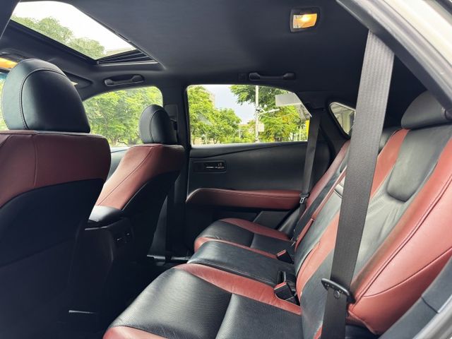 RX270 2.7特仕版 限量40台 全車空套 天窗 電尾門 導航 顯影 I-KEY 12安 雙電動椅 雙色內裝 摸門  第9張相片