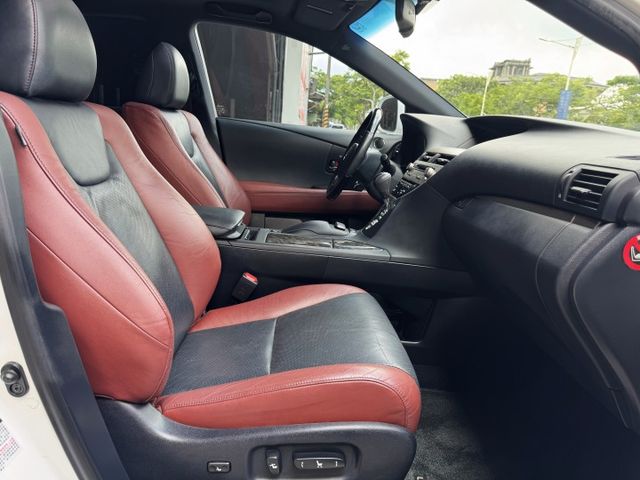 RX270 2.7特仕版 限量40台 全車空套 天窗 電尾門 導航 顯影 I-KEY 12安 雙電動椅 雙色內裝 摸門  第10張相片