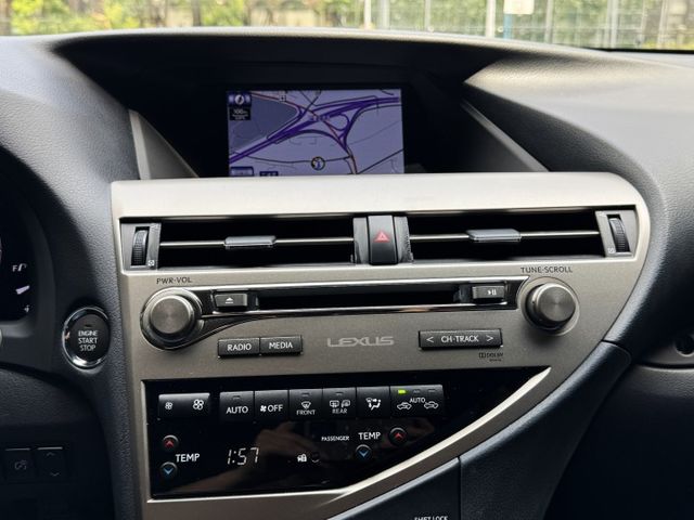 RX270 2.7特仕版 限量40台 全車空套 天窗 電尾門 導航 顯影 I-KEY 12安 雙電動椅 雙色內裝 摸門  第12張相片