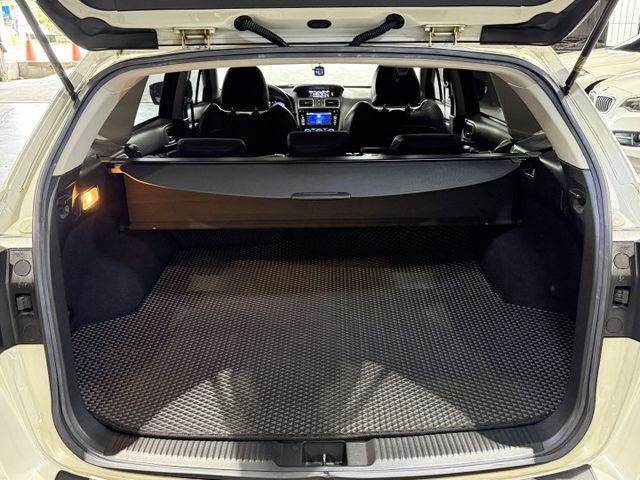 2.0 渦輪 4WD 運動版 Eyesight 全車空套 CarPlay 天窗 盲點 前後顯影 行車紀錄器 電動座椅  第8張相片