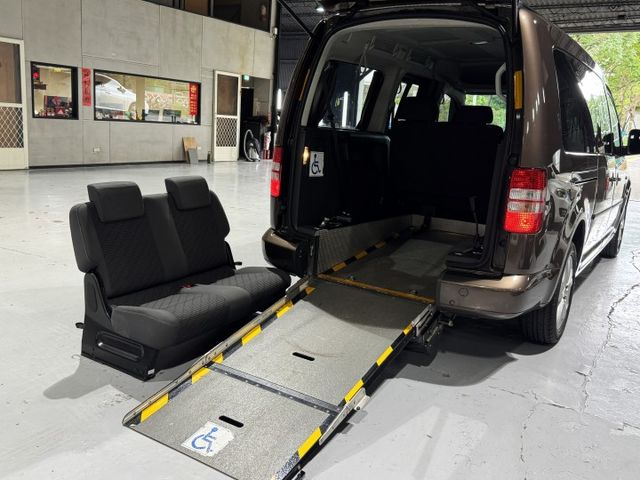 1.6柴油 大七人座 福祉車 大安卓機 導航 顯影 後出風 16圈 魚眼 車頂架 自動頭燈 九成新胎 僅跑5萬  第9張相片