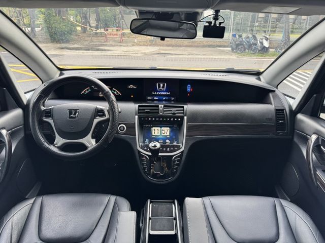 2.2渦輪 頂級旗艦 輪椅福祉車 雙電滑門 環景 定速 I-KEY 天窗 方控 雙螢幕 恆溫 摸門 前後行車  第2張相片