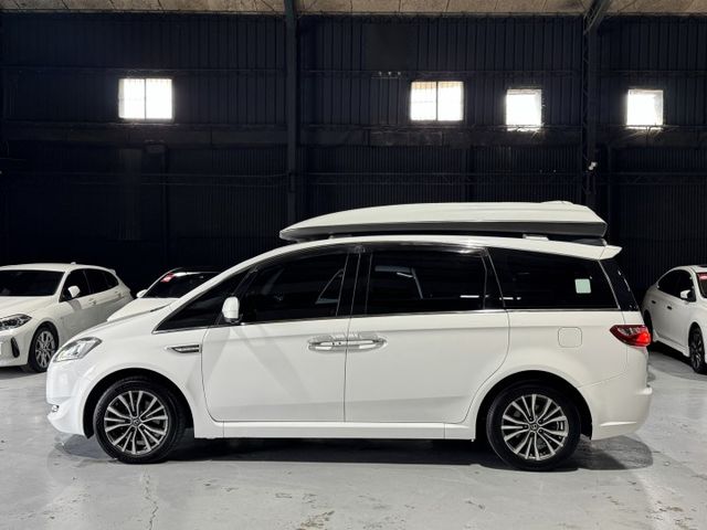 2.2渦輪 頂級旗艦 輪椅福祉車 雙電滑門 環景 定速 I-KEY 天窗 方控 雙螢幕 恆溫 摸門 前後行車  第3張相片